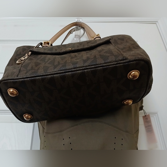 Michael Kors Monogram Shoulder Bag & Wallet - Picture 1 of 6